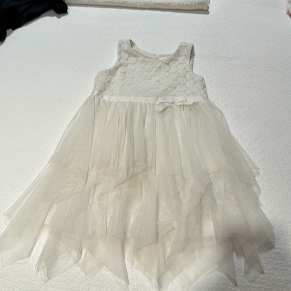 Adorable cat and Jack white dress with tulle skirt, size 4T - Picture 2 of 7